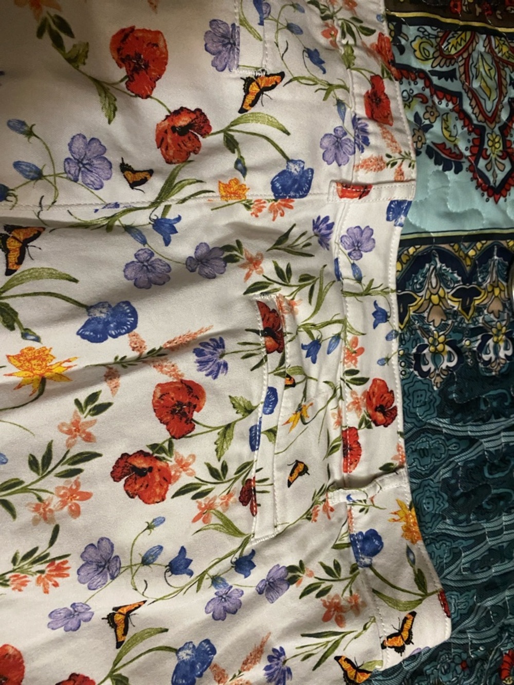 St. John’s Bay Womens Floral Cotton capris - Picture 3 of 8